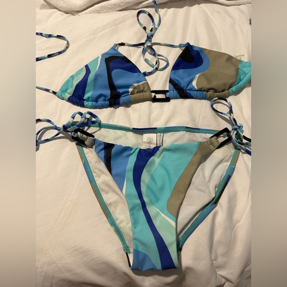 Trina Turk bikini gorgeous colors. Size medium has removable push up cups.